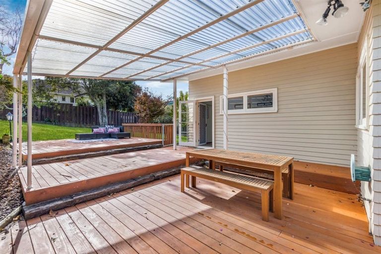 Photo of property in 9 Ellesmere Crescent, Pakuranga Heights, Auckland, 2010