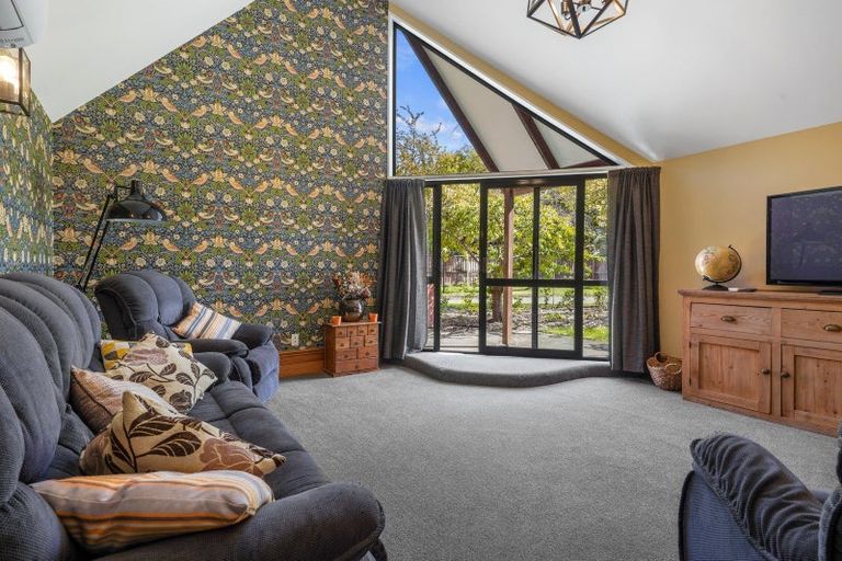 Photo of property in 12 Harrod Place, Rangiora, 7400