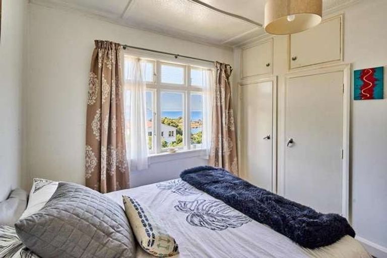 Photo of property in 17 Oku Street, Island Bay, Wellington, 6023