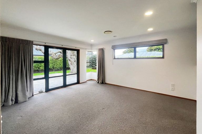 Photo of property in 86 Pahiatua Street, Hokowhitu, Palmerston North, 4410