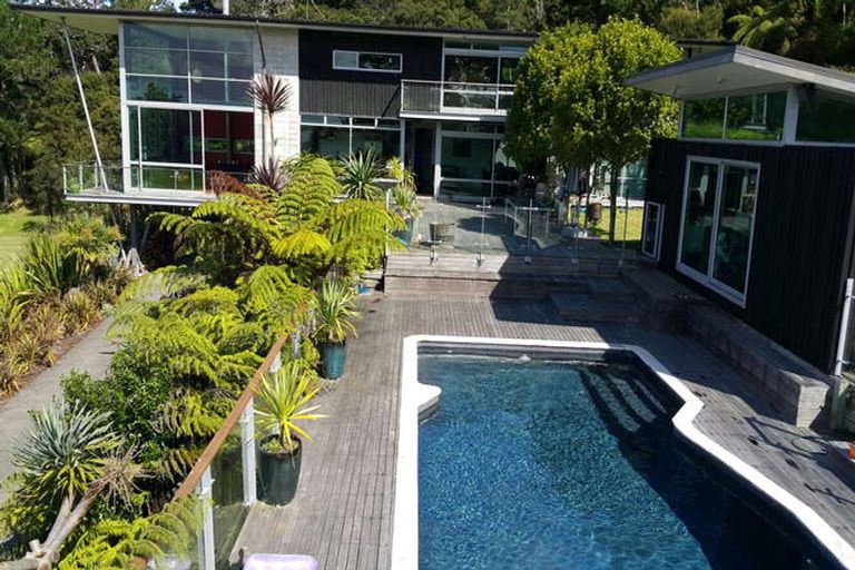 Photo of property in 99 Shaw Road, Oratia, Auckland, 0604