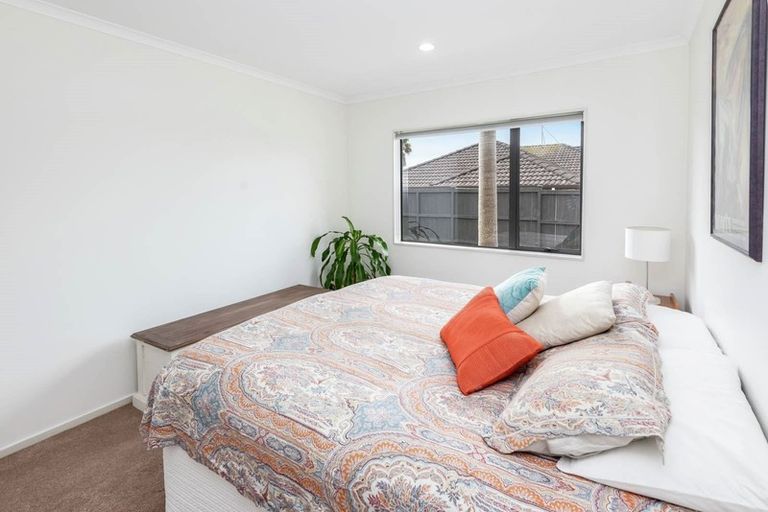 Photo of property in 24 Franshell Crescent, East Tamaki, Auckland, 2013