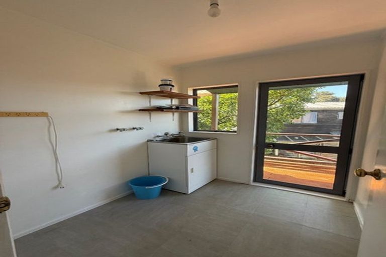 Photo of property in 1/22 Valecrest Place, Bayview, Auckland, 0629