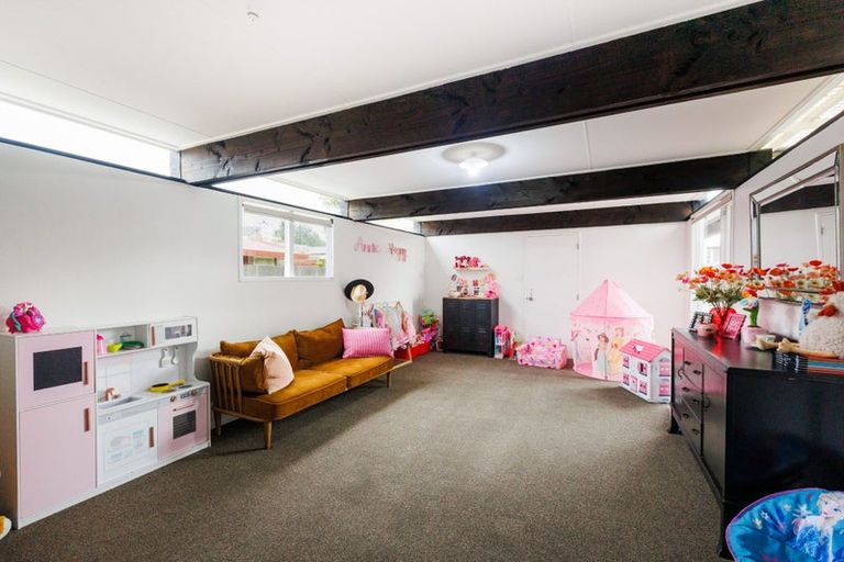 Photo of property in 11 Chilton Grove, Hokowhitu, Palmerston North, 4410