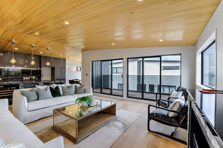 Photo of property in 3b Pine Ridge Terrace, Waikanae Beach, Waikanae, 5036