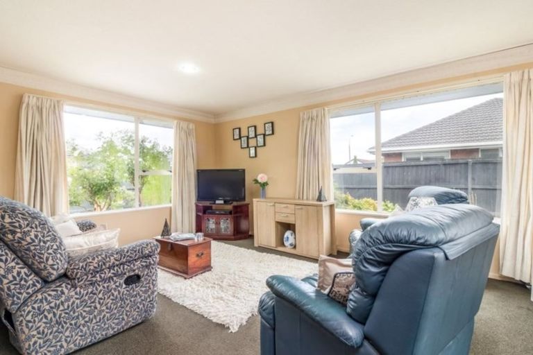 Photo of property in 1/6 Innisfree Place, Northwood, Christchurch, 8051