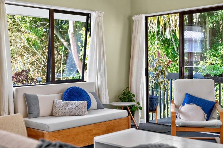 Photo of property in 2/43 Sabulite Road, Kelston, Auckland, 0602