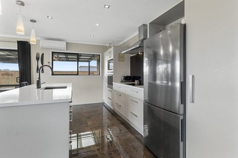 Photo of property in 12 Nikau Place, Hawera, 4610