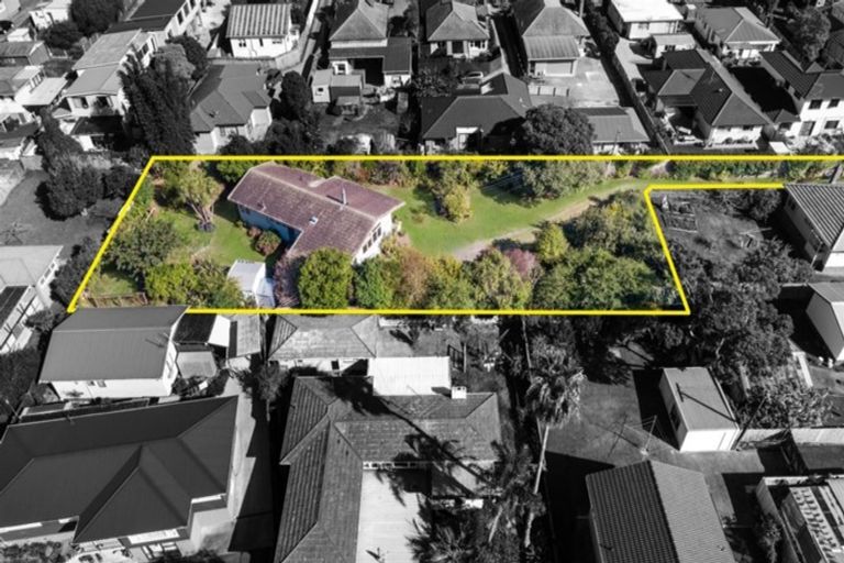 Photo of property in 1 Archlynn Road, Kelston, Auckland, 0602