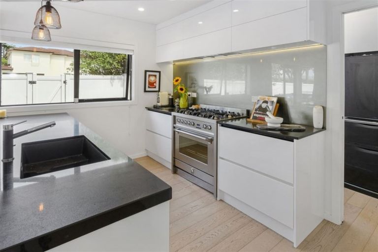 Photo of property in 11 Becroft Drive, Forrest Hill, Auckland, 0620