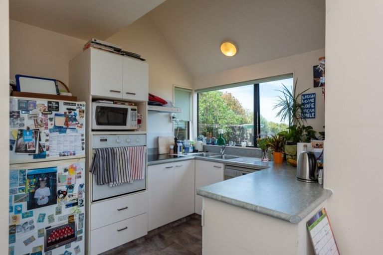 Photo of property in 2b Paratu Way, Strathmore Park, Wellington, 6022