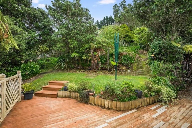 Photo of property in 3 Mckelvey Place, Tawa, Wellington, 5028