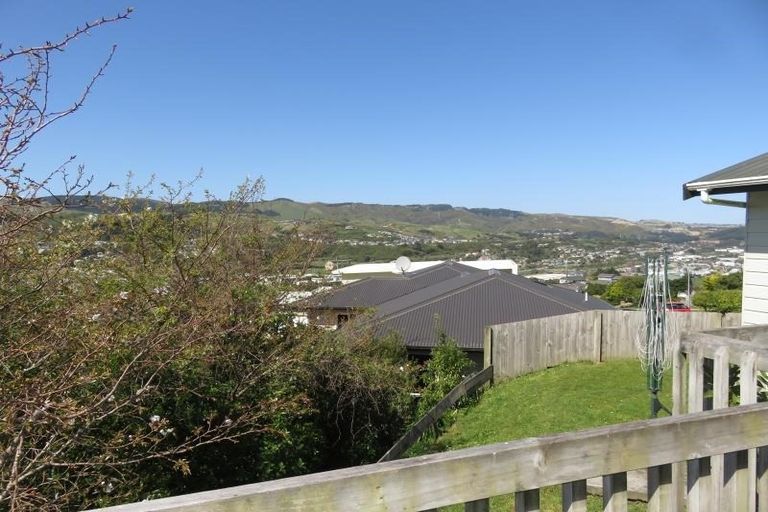 Photo of property in 4 Chastudon Place, Tawa, Wellington, 5028