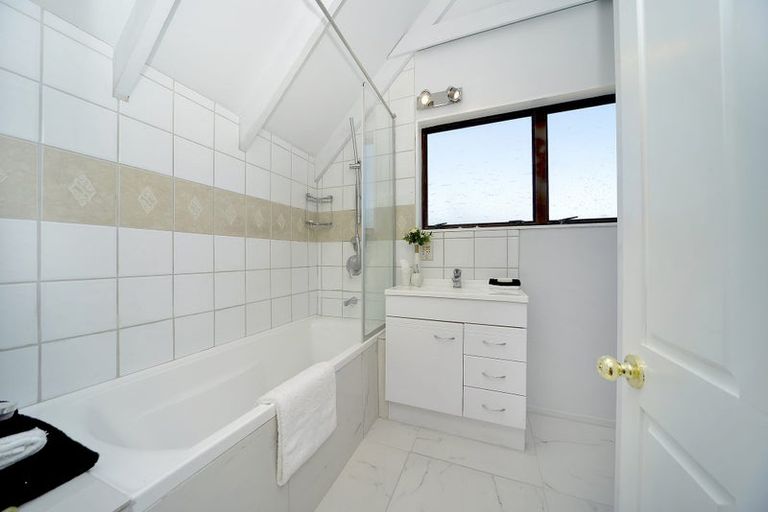 Photo of property in 32 Hollyford Drive, Clover Park, Auckland, 2105