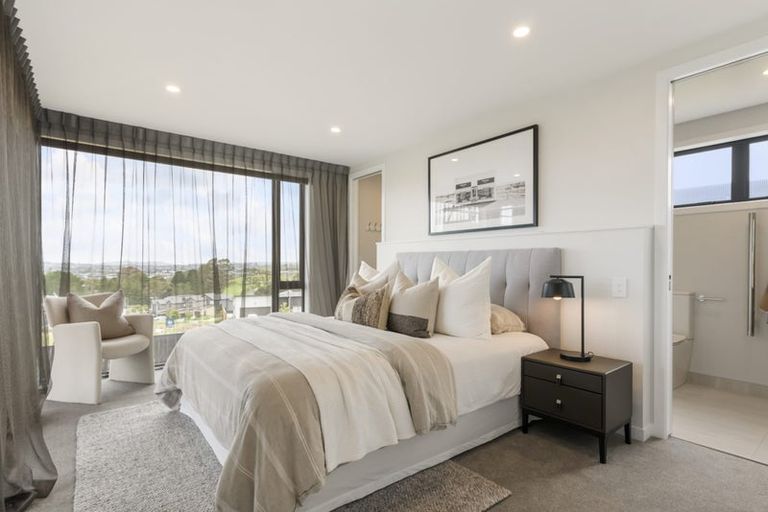 Photo of property in 33 Kikorangi Drive, Wainui, Silverdale, 0992