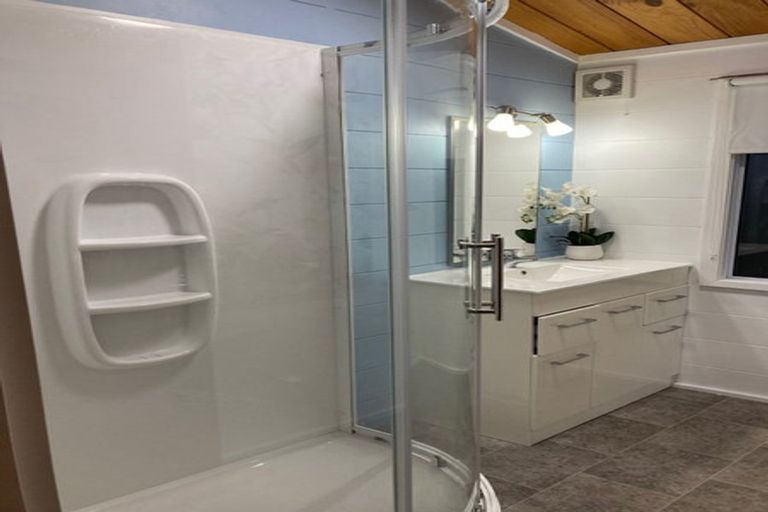 Photo of property in 1 Alexander Road, Waikanae, 5036