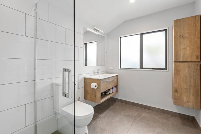 Photo of property in 16 Monkton Close, Greenhithe, Auckland, 0632