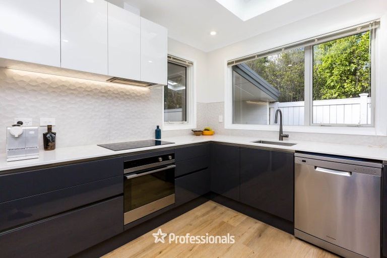 Photo of property in 7b Chatsworth Road, Silverstream, Upper Hutt, 5019