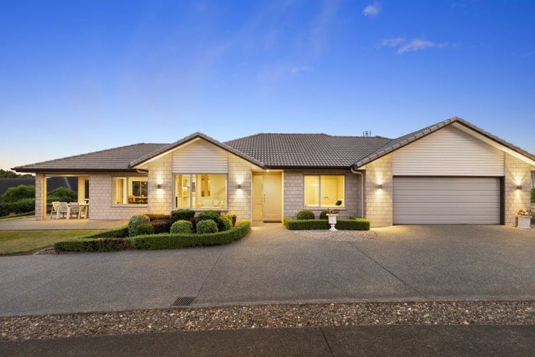 Photo of property in 10 Barsana Place, Pukekohe, 2120