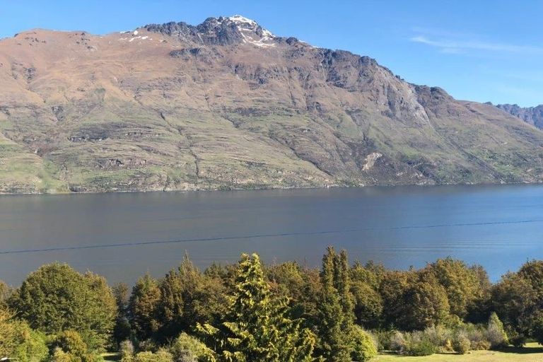 Photo of property in Arno Apartment, 7/8 Mckerrow Place, Sunshine Bay, Queenstown, 9300