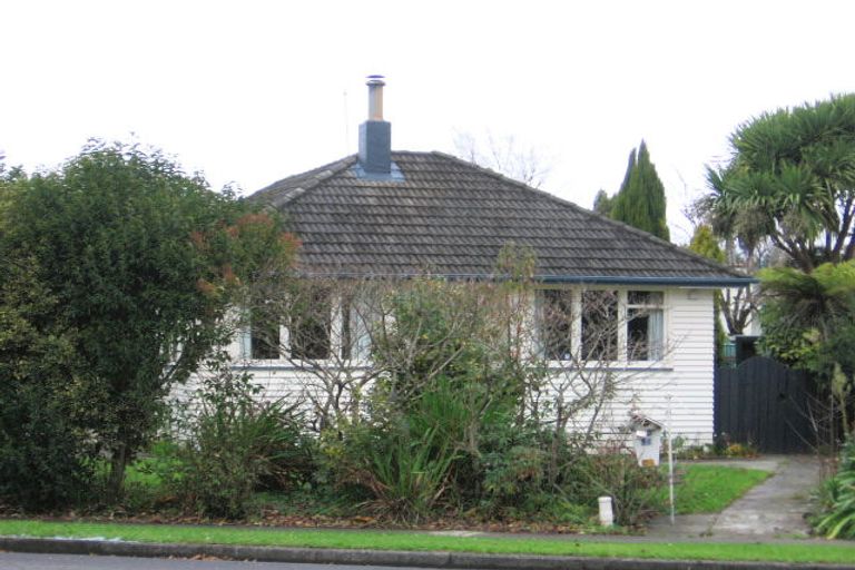 Photo of property in 98 Pahiatua Street, Hokowhitu, Palmerston North, 4410