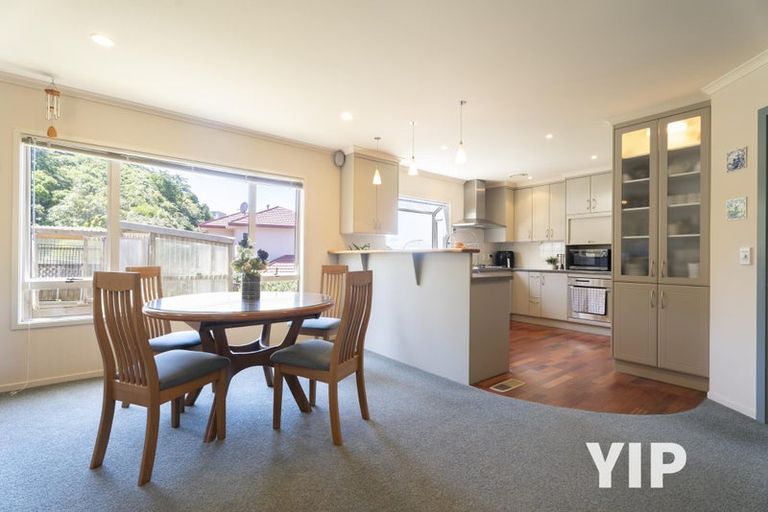 Photo of property in 16 Domett Street, Newlands, Wellington, 6037