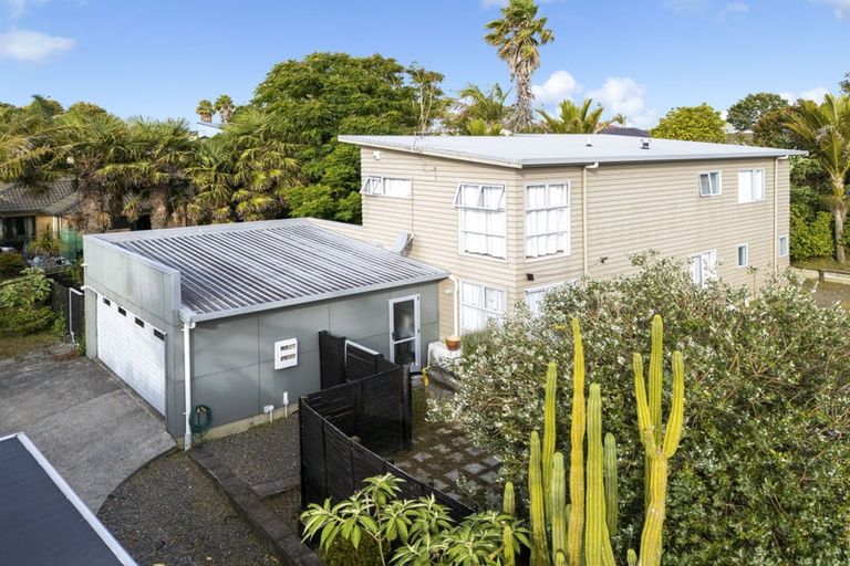 Photo of property in 8 Roy Maloney Drive, Henderson, Auckland, 0612