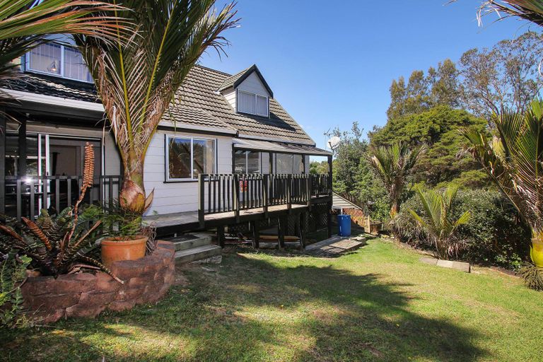 Photo of property in 1/18 Teviot Place, Totara Vale, Auckland, 0629