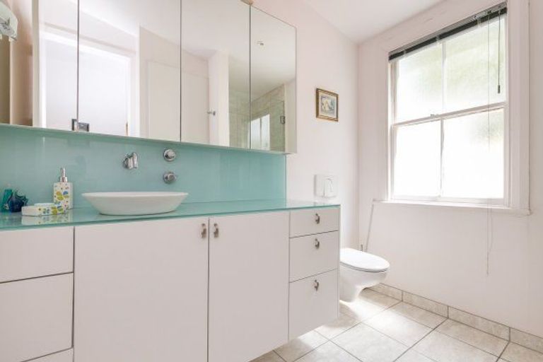 Photo of property in 22 Poplar Grove, Thorndon, Wellington, 6011