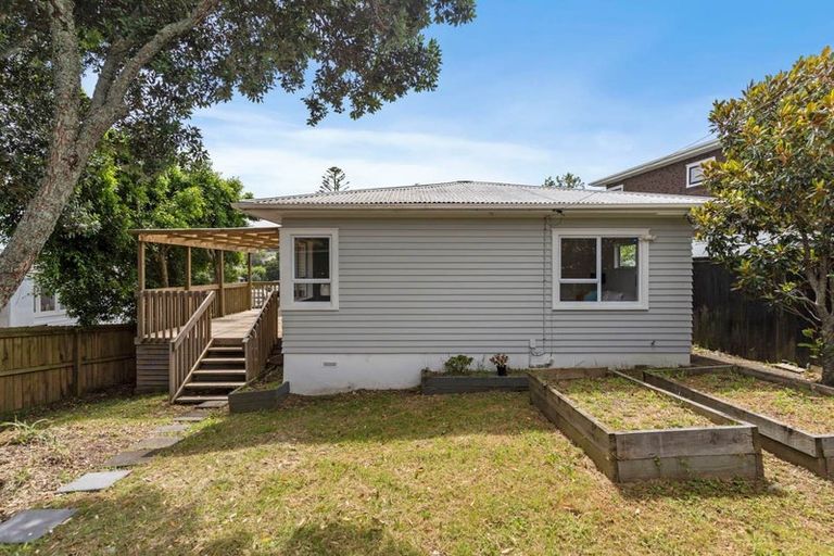 Photo of property in 105 Stanley Road, Glenfield, Auckland, 0629