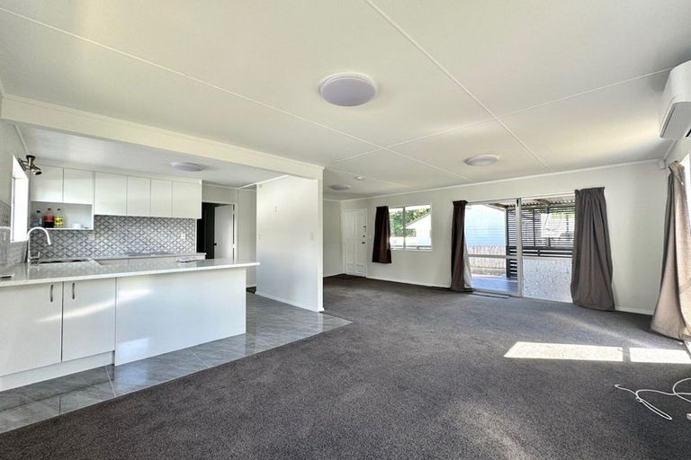 Photo of property in 23 Everglade Drive, Goodwood Heights, Auckland, 2105