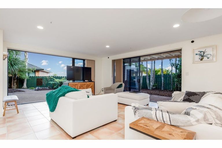 Photo of property in 16 San Lorenzo Rise, Henderson, Auckland, 0612