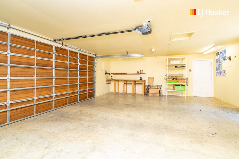 Photo of property in 1 Joshua Place, Helensburgh, Dunedin, 9010