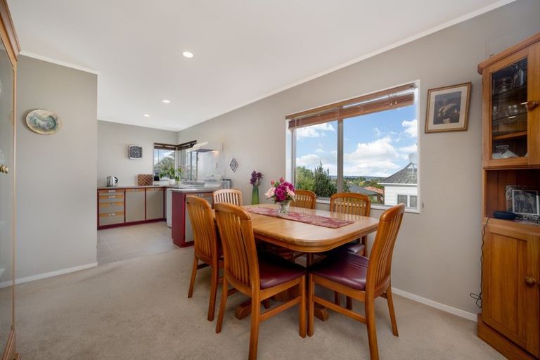 Photo of property in 2/114 Bradbury Road, Botany Downs, Auckland, 2010