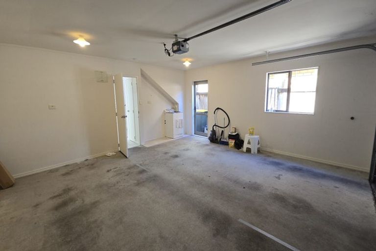 Photo of property in 8 Lissleton Drive, East Tamaki, Auckland, 2013