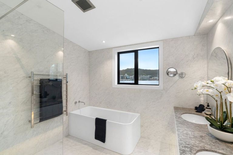 Photo of property in Bay Point Apartments, 6b/172 Oriental Parade, Oriental Bay, Wellington, 6011