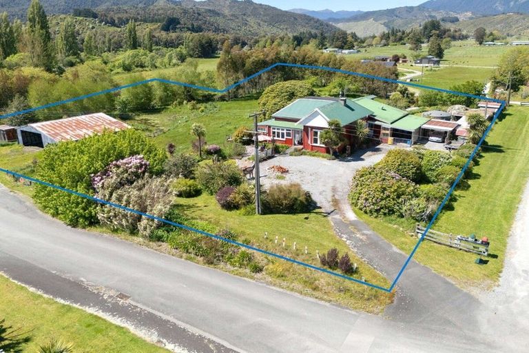 Photo of property in 28 Grey Street, Murchison, 7007