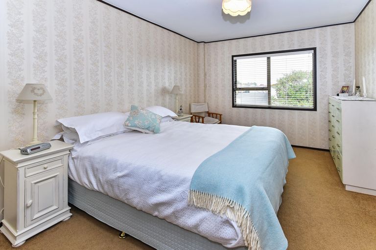 Photo of property in 2/12 Steeple Rise, Pakuranga, Auckland, 2010