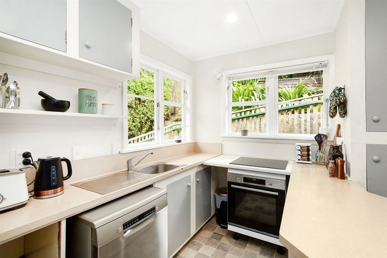 Photo of property in 31 Olivia Crescent, Tawa, Wellington, 5028