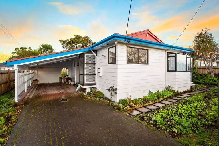Photo of property in 110 Bruce Mclaren Road, Henderson, Auckland, 0612