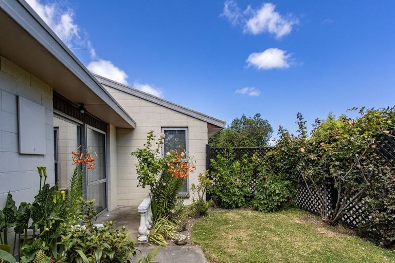 Photo of property in 2/12 Oxley Avenue, St Albans, Christchurch, 8014