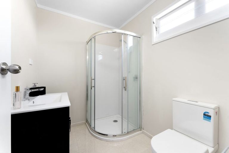 Photo of property in 20 Woodglen Road, Glen Eden, Auckland, 0602