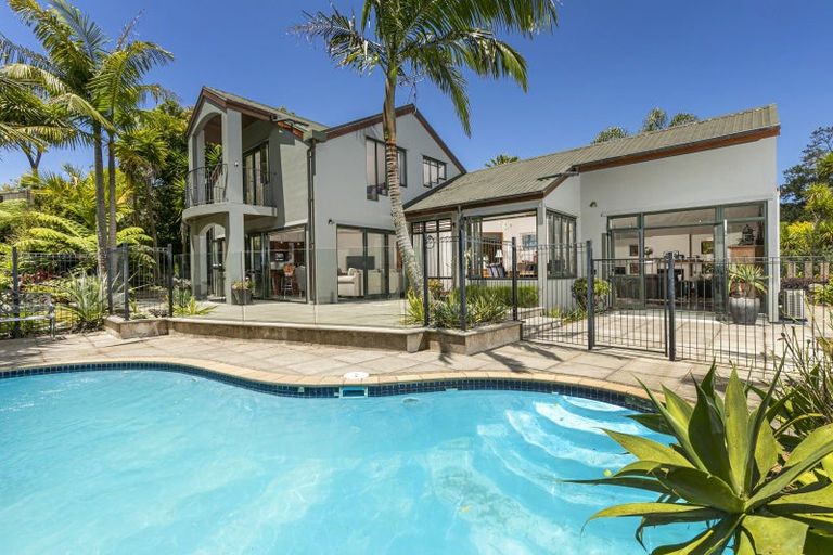 Photo of property in 41 Isobel Road, Greenhithe, Auckland, 0632