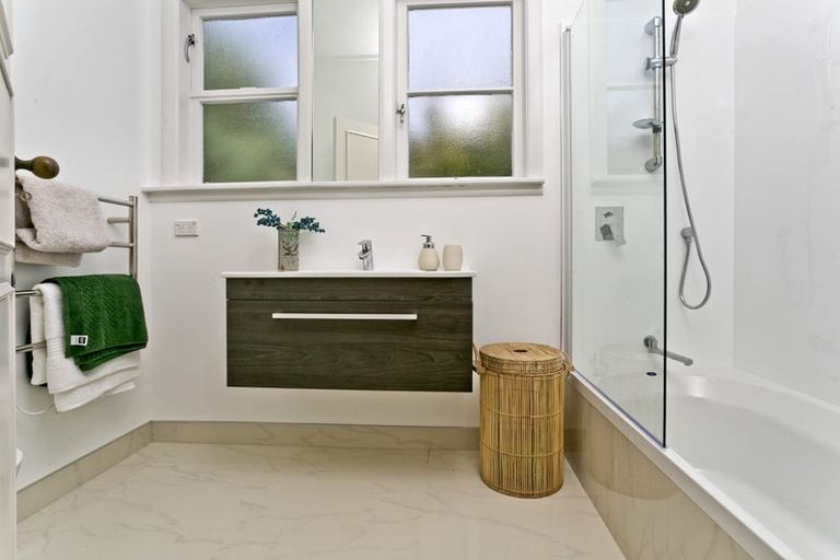 Photo of property in 1/221 Lake Road, Belmont, Auckland, 0622