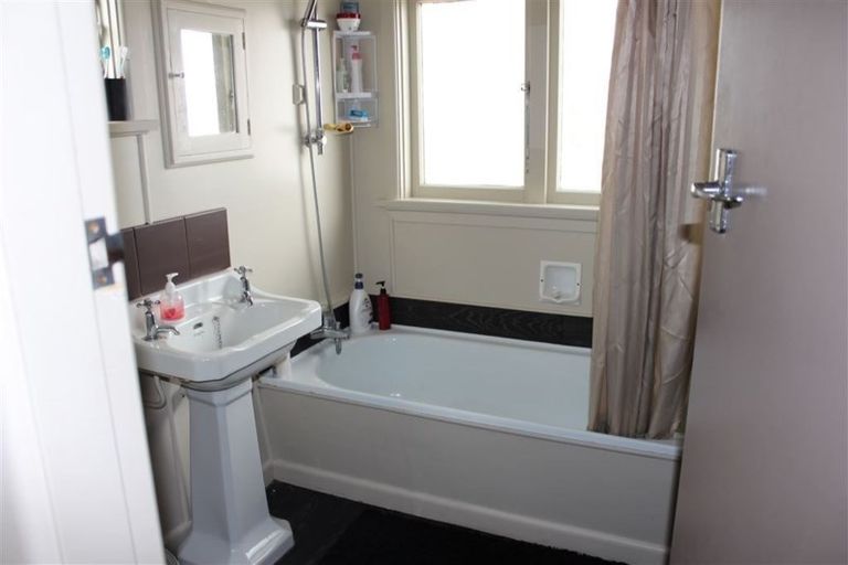 Photo of property in 5 Ossian Street, Milton, 9220