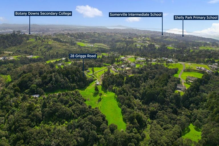 Photo of property in 28 Griggs Road, Whitford, Howick, 2571