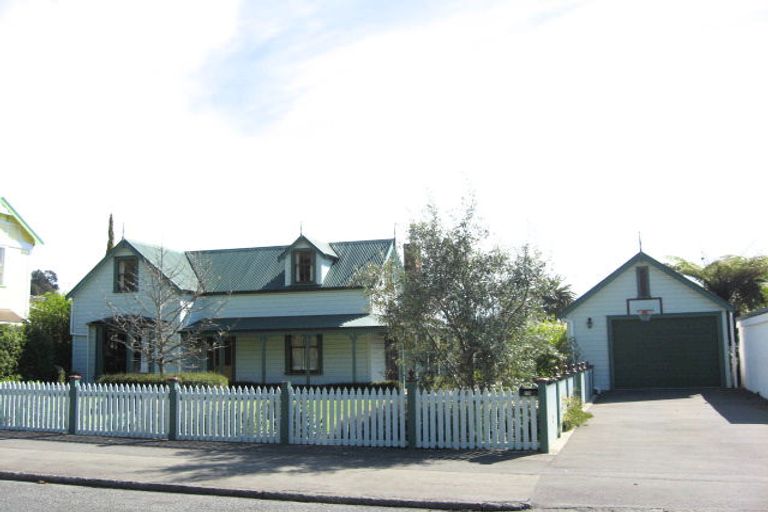 Photo of property in 170 Tasman Street, Nelson, 7010