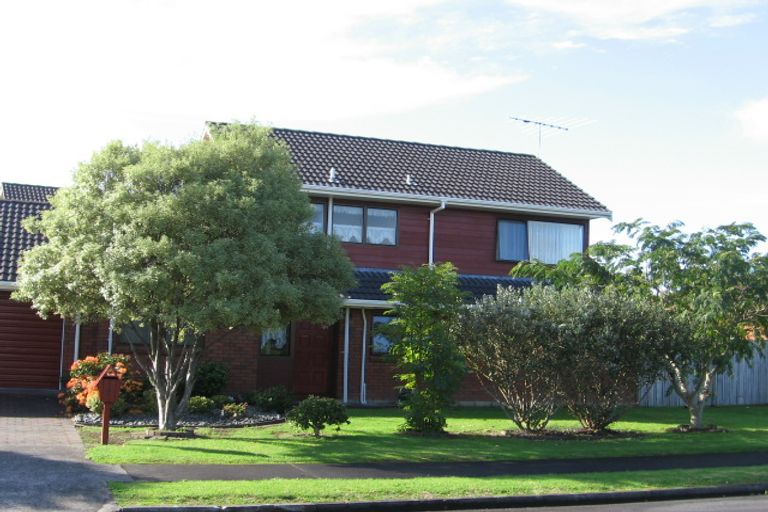 Photo of property in 1a Channing Crescent, Botany Downs, Auckland, 2010