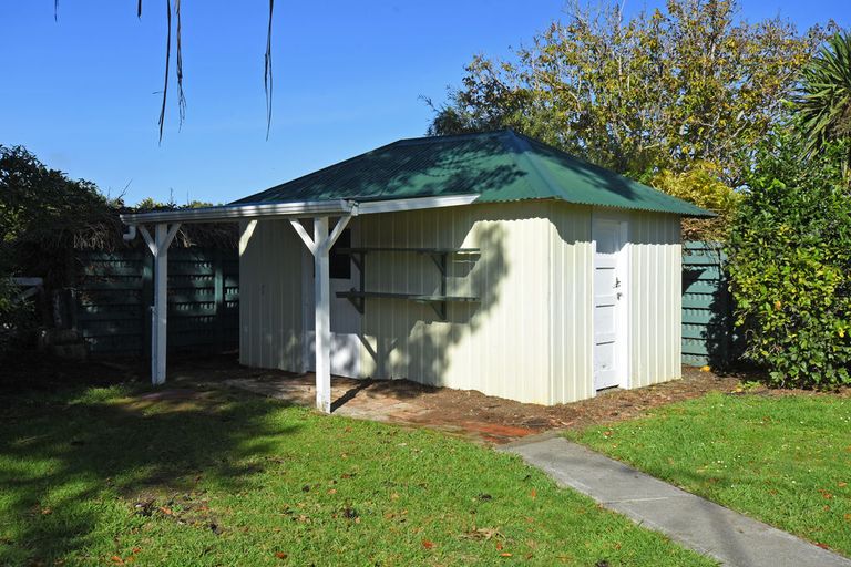 Photo of property in 16 Weld Street, Martinborough, 5711