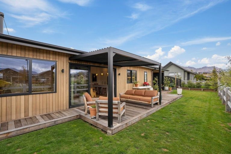 Photo of property in 3 Mount Prospect Lane, Wanaka, 9305